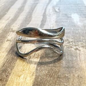 Unique 🌊wave pattern silver ring 🩶
